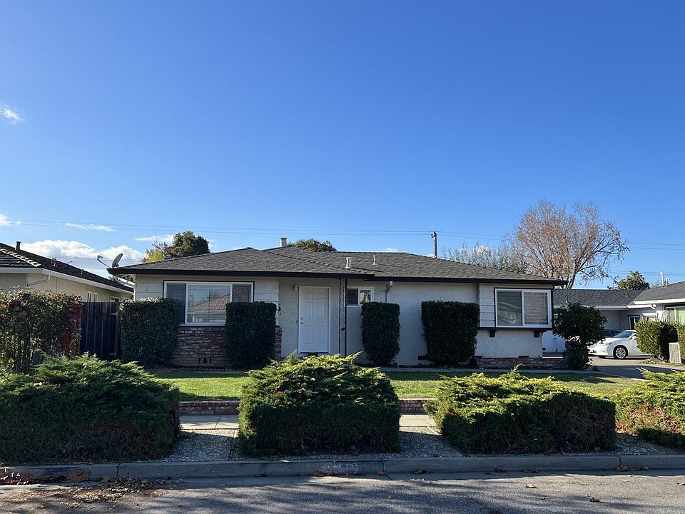 1st image of 943 Desert Isle Dr