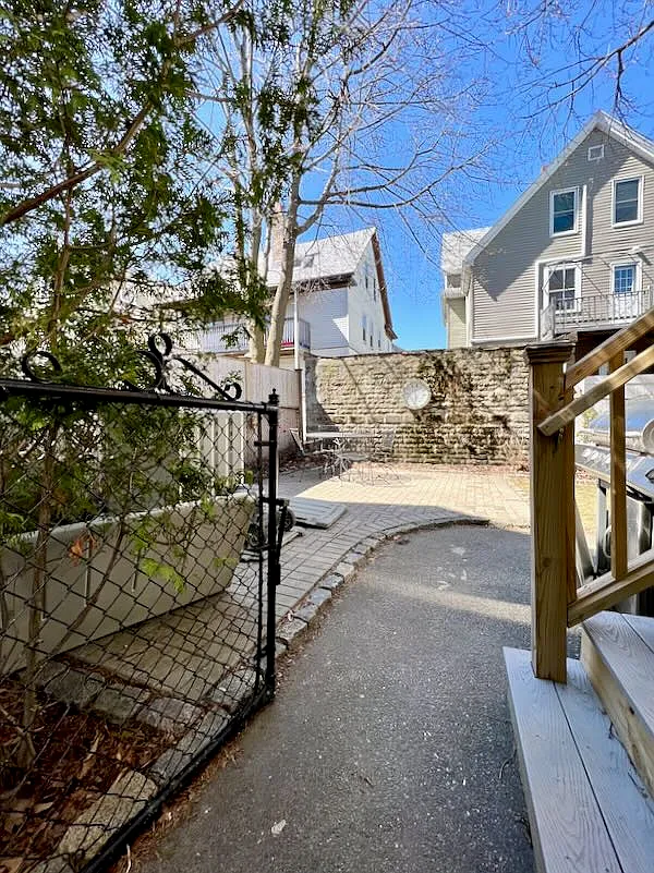 2 bed, 950 sqft, $3,100 — Photo 2