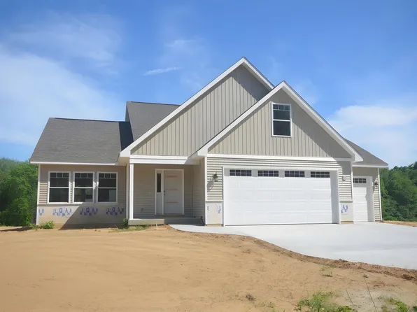 237 Markus Glen Dr, Plainwell, MI 49080