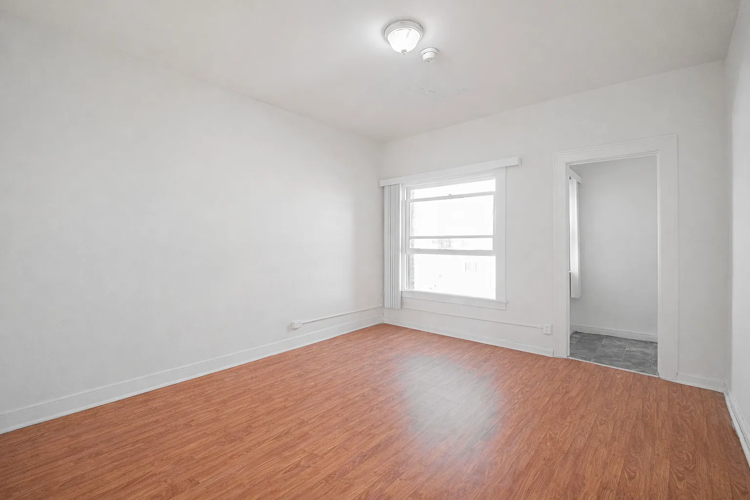 New Hampshire Apartments — Photo 4