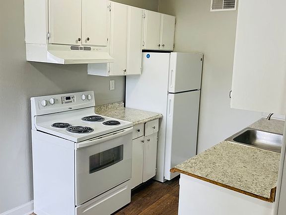 3rd image of 457 White Dr Unit B7