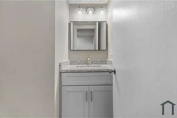1090 Village Rd — Photo 18