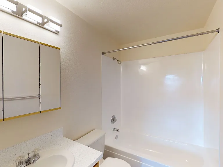 Kelly Anne Apartments — Photo 52