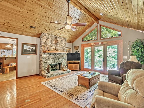 4th image of 4711 Great Oaks Dr