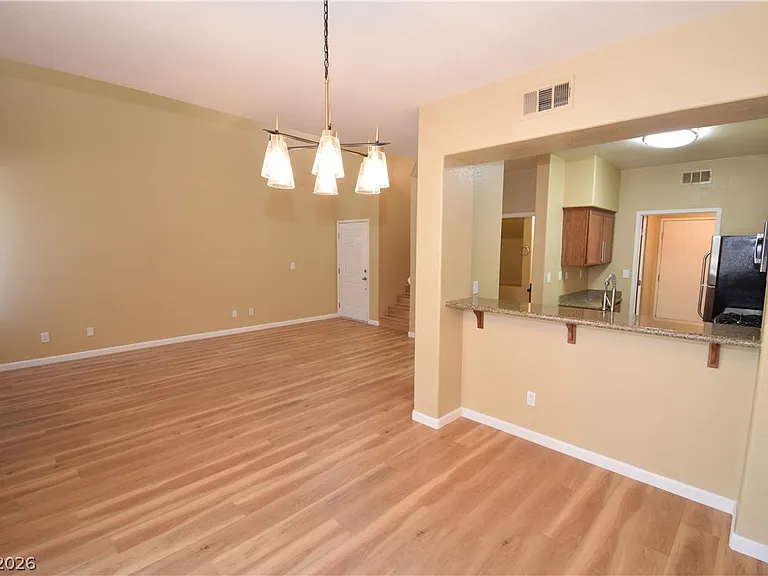 1613 Queen Victoria St #103 — Photo 9