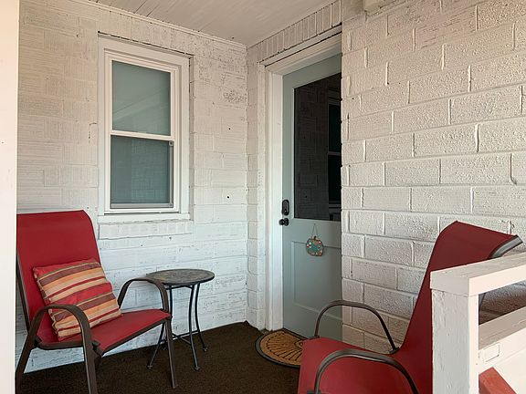 4th image of 258 Bluff St #5