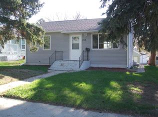712 19th St NW, Minot, ND 58703