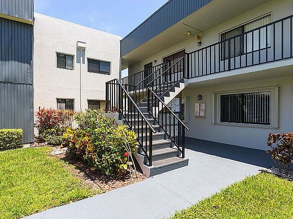 5th image of 15036 Ashland Ln APT 59