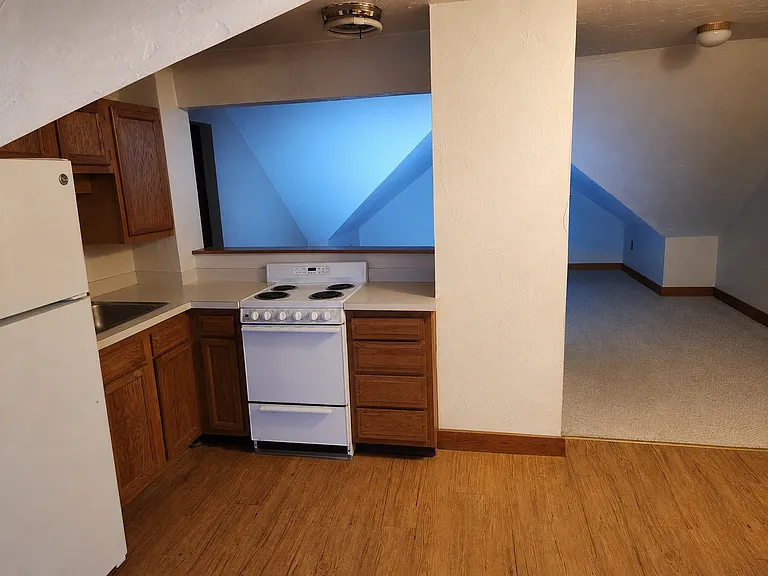 91 Pleasant St #4 — Photo 5