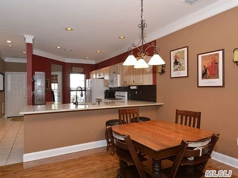 3rd image of 171 Windward Ct S