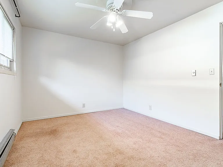 3615 & 3621 Town Home Apartments — Photo 14