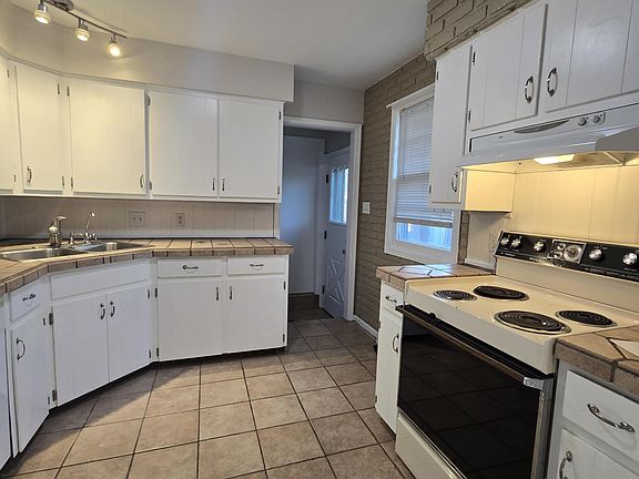 5th image of 2701 Vassar St