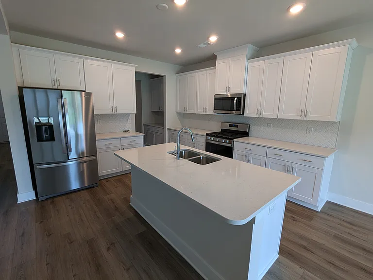 416 Roderick Ln — Photo 4