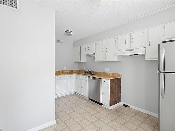 5th image of 3730 Heathrow Dr