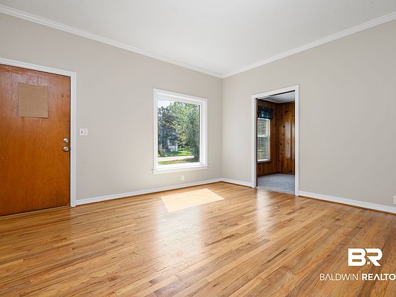 5th image of 262 Seminole St