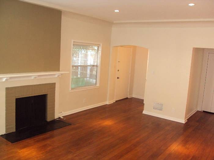 GORGEOUS LIVING SPACE!