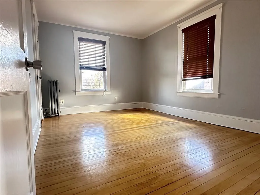 4 bed, 2.0 bath, 1212 sqft, $2,000 — Photo 2