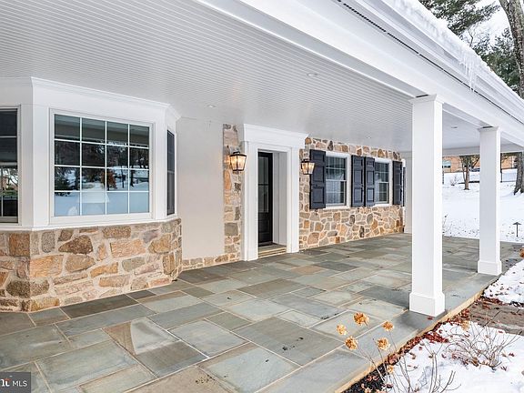 2nd image of 709 Newtown Rd