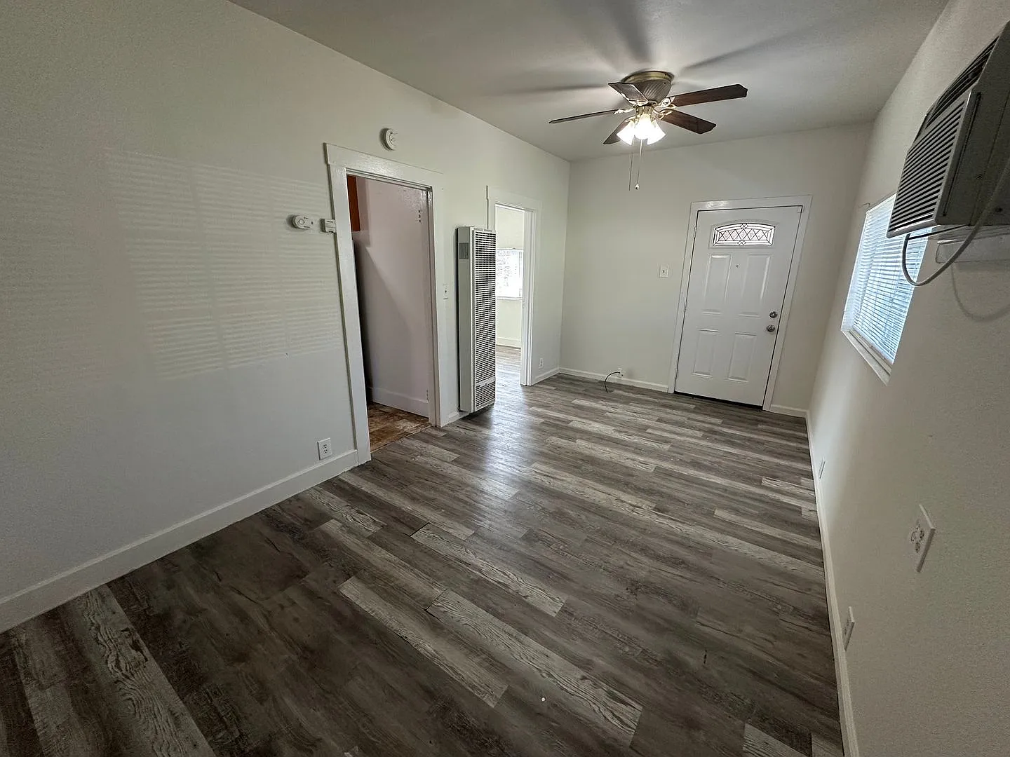 Cozy 1 Bed 1 Bath Home in Antioch — Photo 3