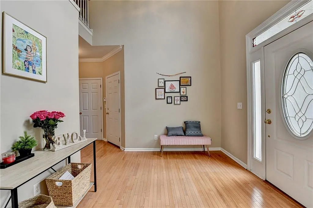4 bed, 2.5 bath, 2320 sqft, $2,600 — Photo 4