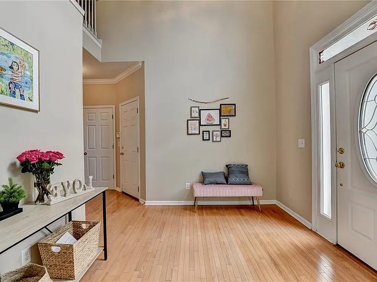 2172 Woodbriar Dr — Photo 4