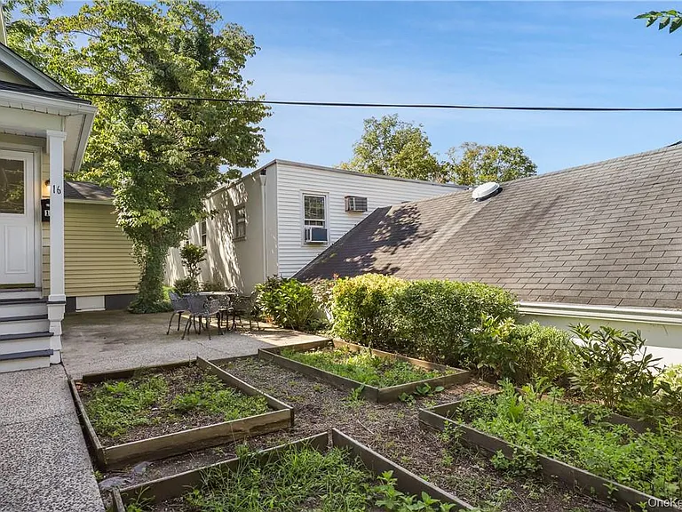 16 Terrace Pl — Photo 2