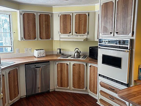 3rd image of 129 Indian River Dr N