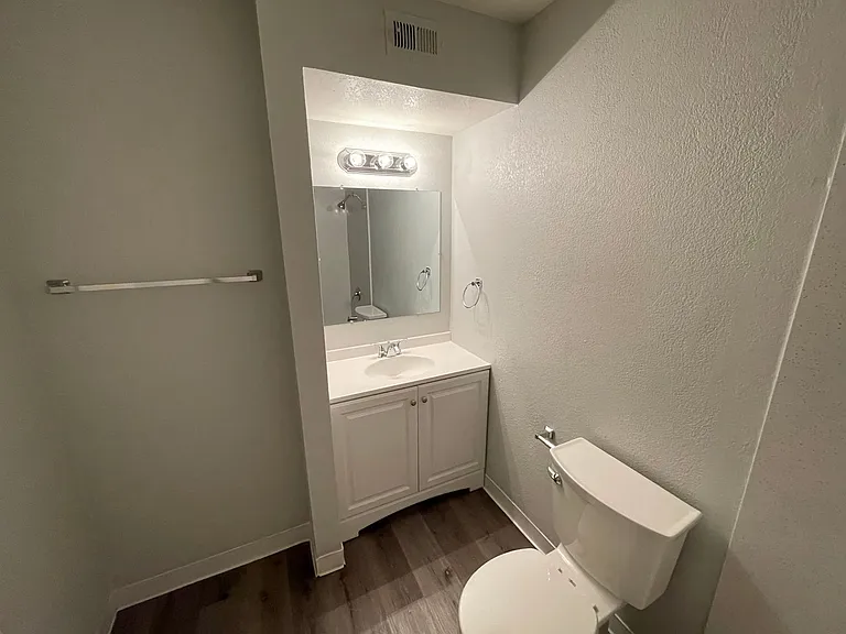 764 E Swain Road — Photo 14