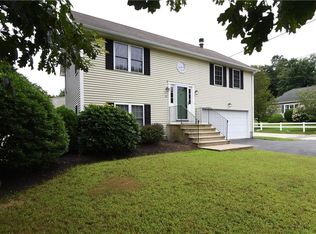 21 Breakneck Hill Rd, Lincoln, RI 02865
