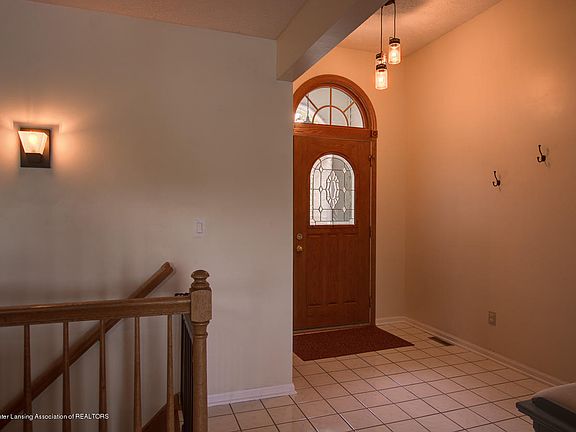 4th image of 1025 N Crandell Dr