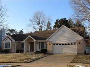 2511 Christopher Lake Ct, Saint Louis, MO 63129