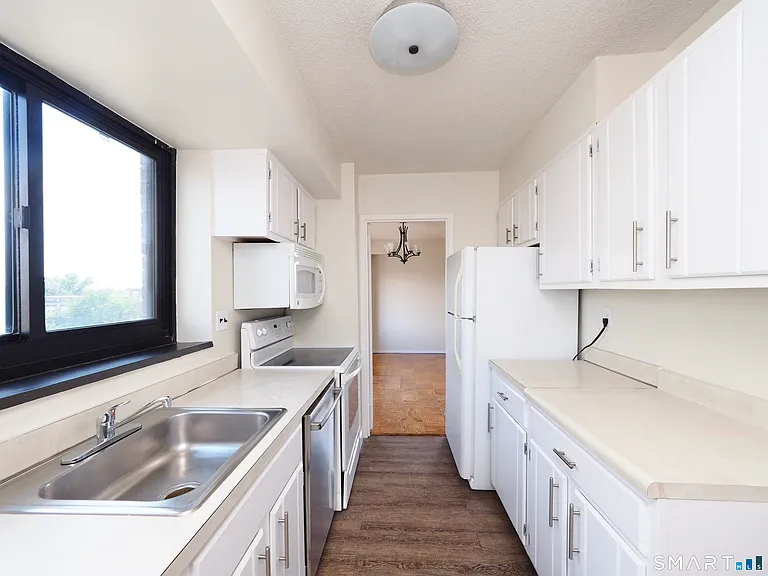 44 Strawberry Hill Ave #7B — Photo 10