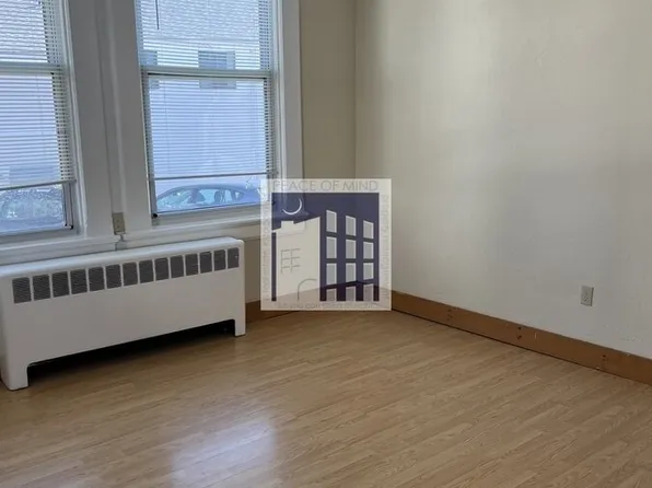 128 Social St APT 4, Woonsocket, RI 02895