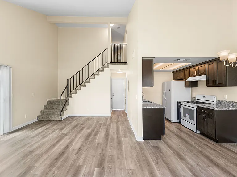 1648 Cactus Dr #D — Photo 2