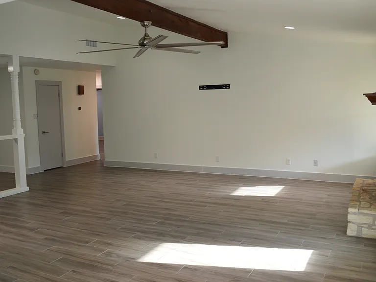 1722 Zimmerman Ln — Photo 3