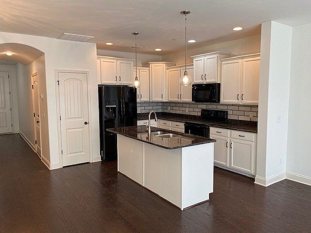 1st image of 7005 Yates Ct