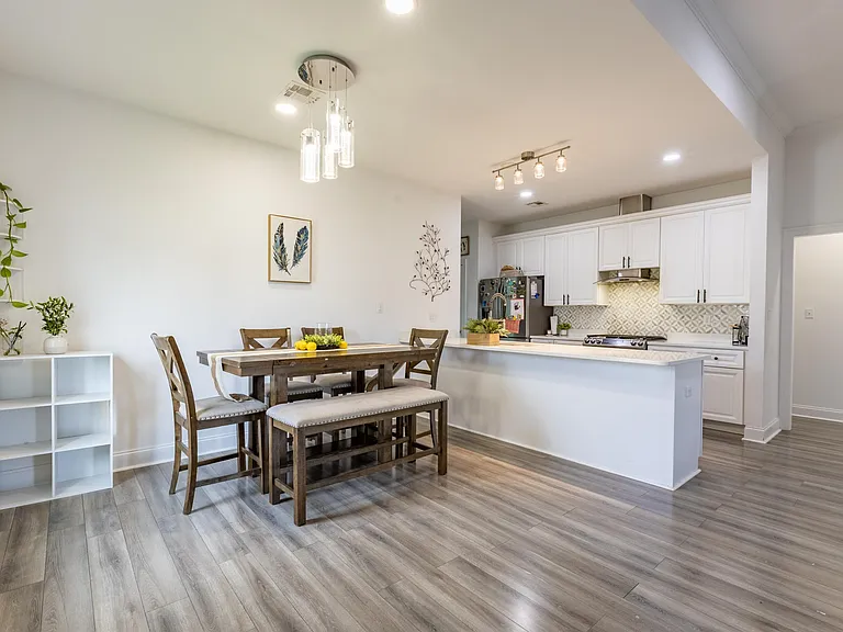 379 Shoal Dr — Photo 9