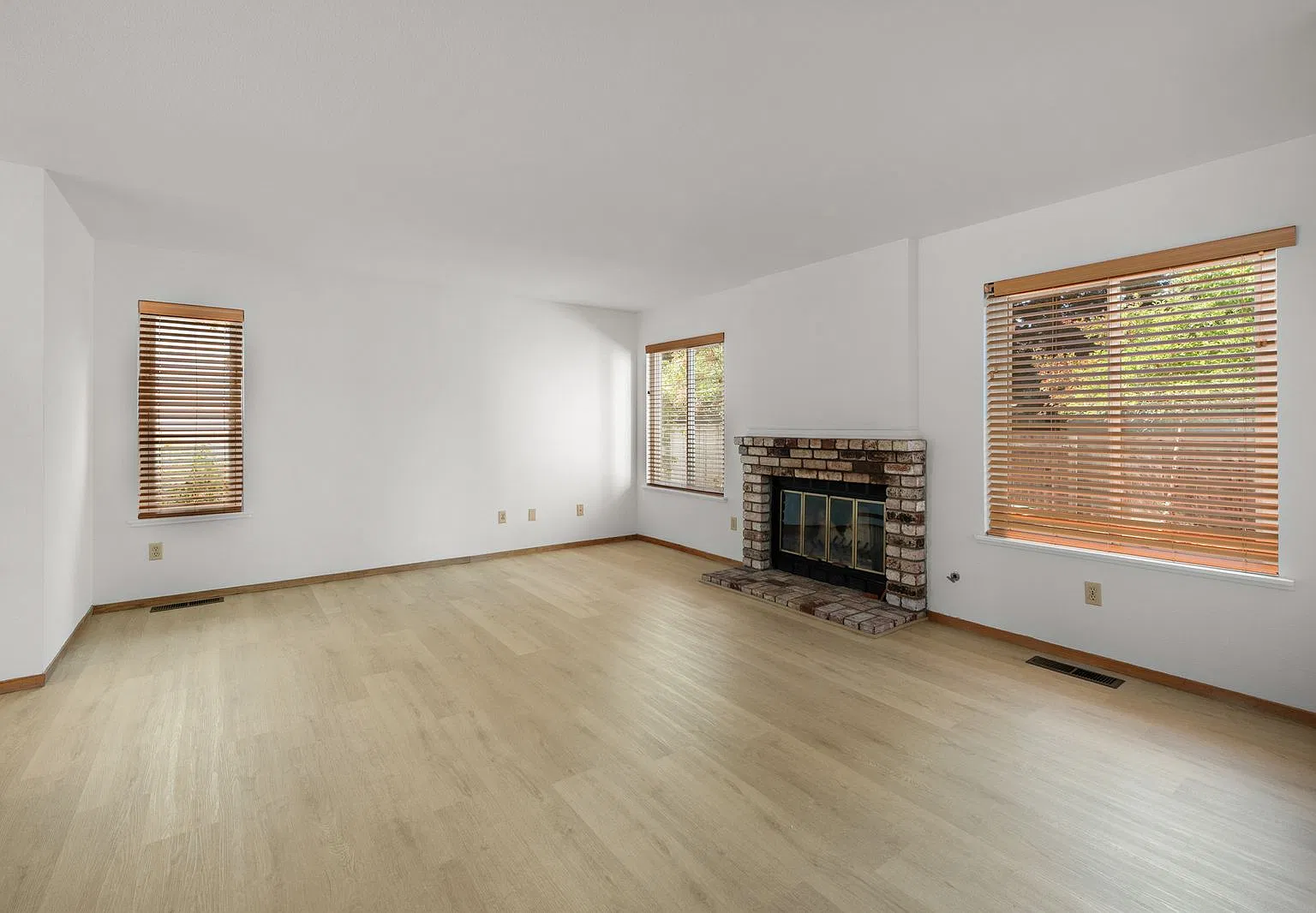 4 bed, 3.5 bath, 2439 sqft, $3,600 — Photo 3