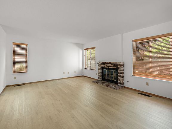 3rd image of 2319 Morningside Cir