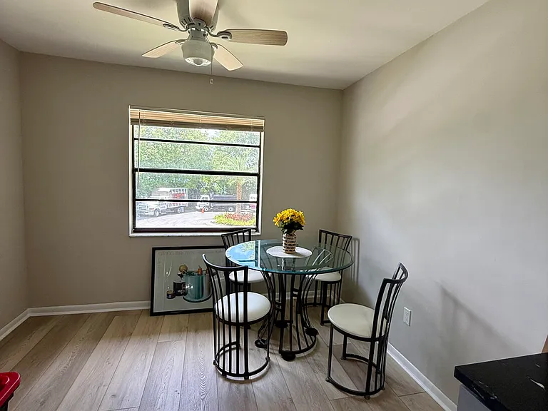 20 Westgate Ln #F — Photo 10