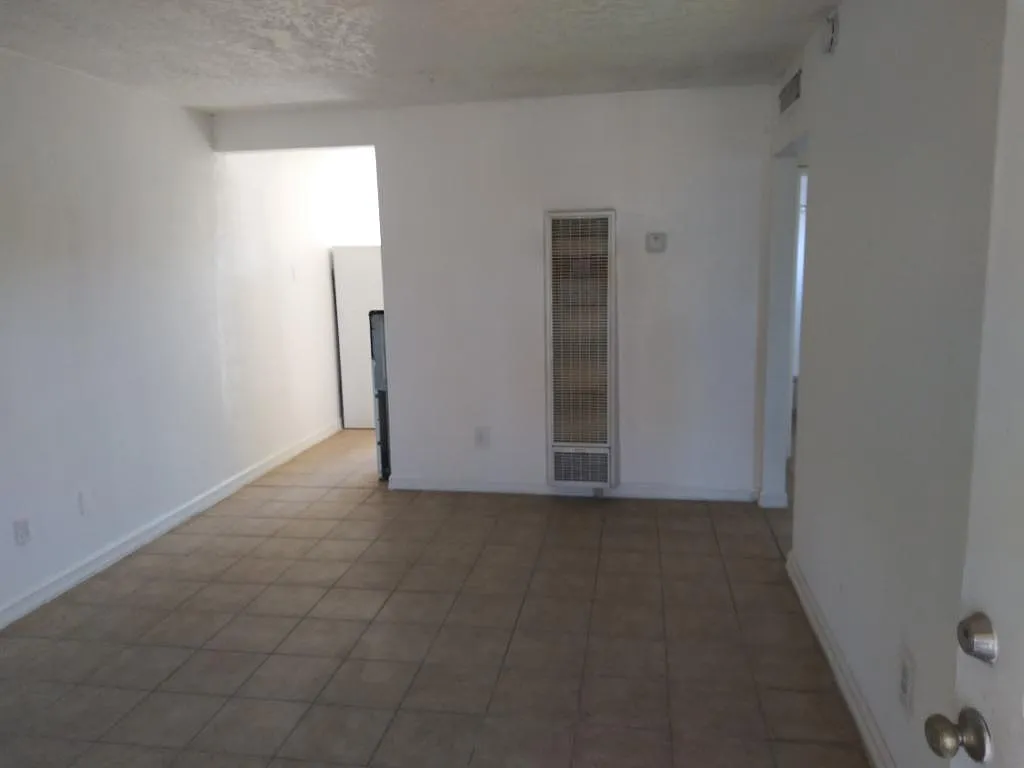 2 bed, 750 sqft, $1,050 — Photo 1