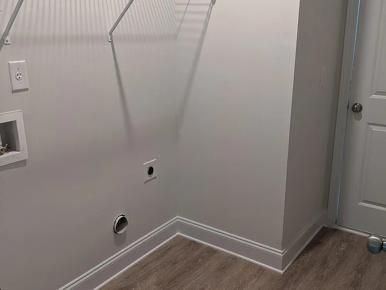 WD hookups in hallway between kitchen and garage