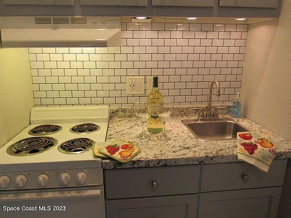 3rd image of 221 Columbia Dr APT 137