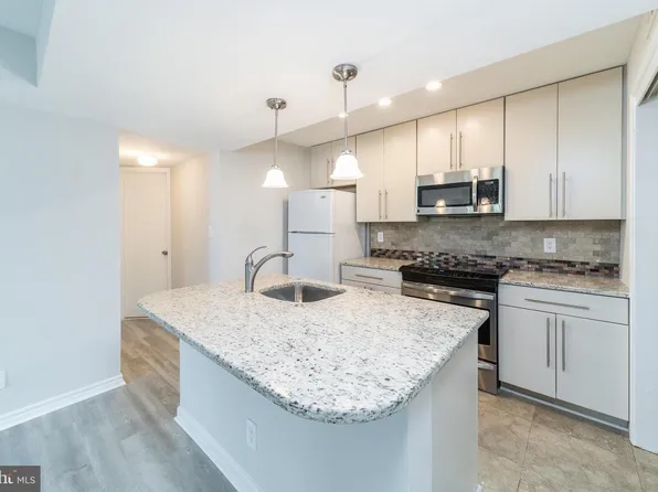 3920 Penderview Dr, Fairfax, VA 22033