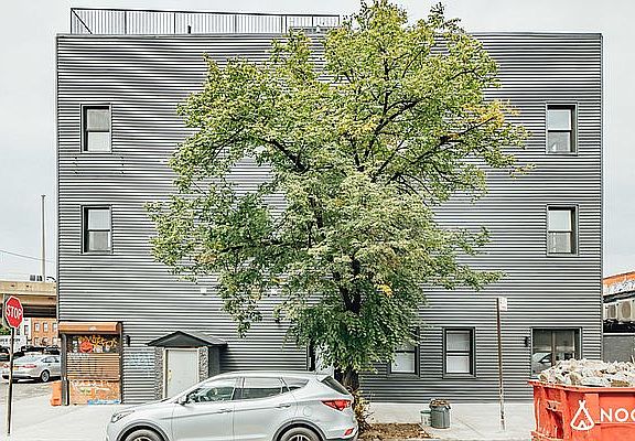 4th image of 644 Lorimer St #2F