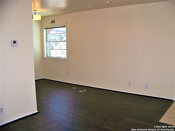 5th image of 2811 Woodbury Dr