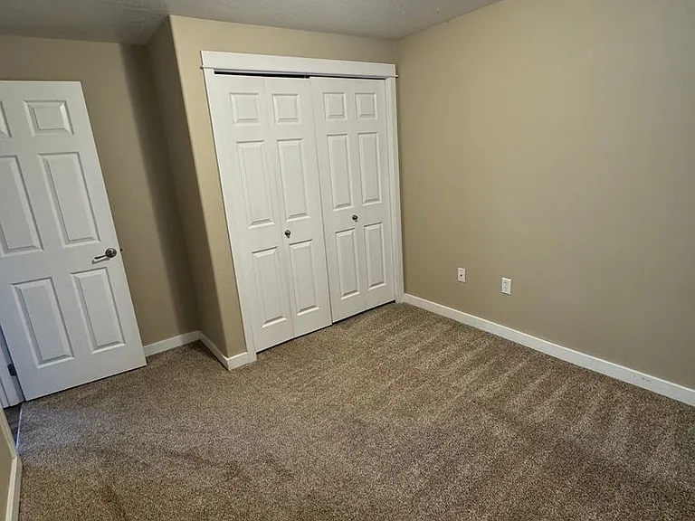 735 Trinity St NE — Photo 12