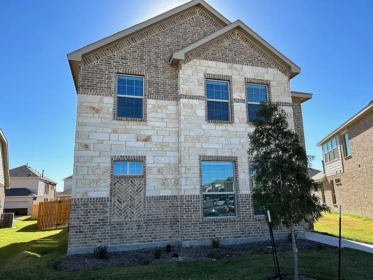 2517 Maplehurst Dr — Photo 24