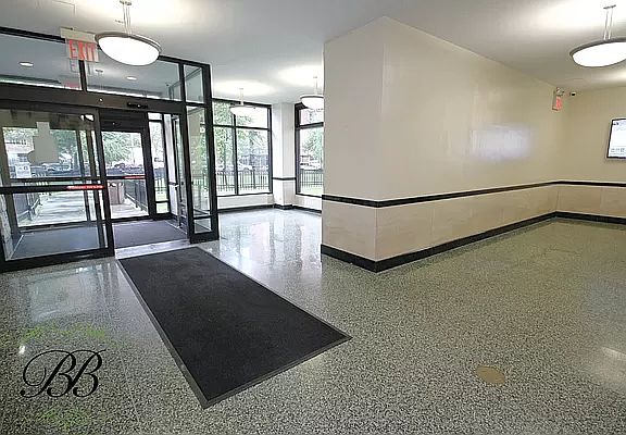2nd image of 2915 W 5th St APT 3F