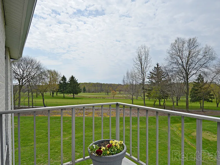 Cavalier Country Club Apartments — Photo 16